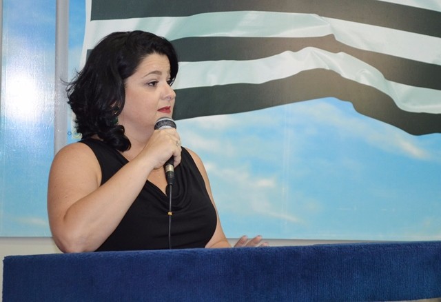 2017117_FOTO - Carol Moura cobra responsabilidade sobre manutenção